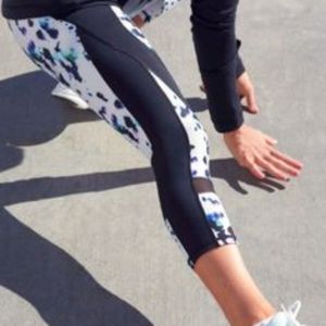 NWT Calia by Carrie Underwood Essential Printed Spliced Leggings - Oceanic C…